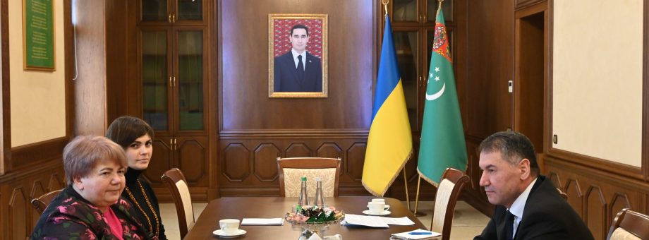 ПОСОЛ ТУРКМЕНИСТАНУ В УКРАЇНІ ПРОВІВ ЗУСТРІЧ ІЗ КЕРІВНИКОМ ВСЕУКРАЇНСЬКОГО ЦЕНТРУ ВИШИВКИ ТА КИЛИМАРСТВА